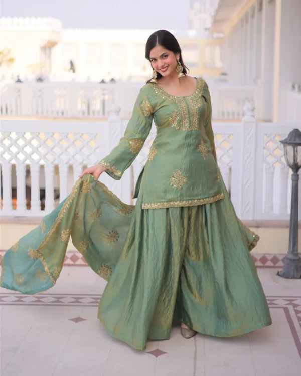 Dupatta detail with cutwork lace border